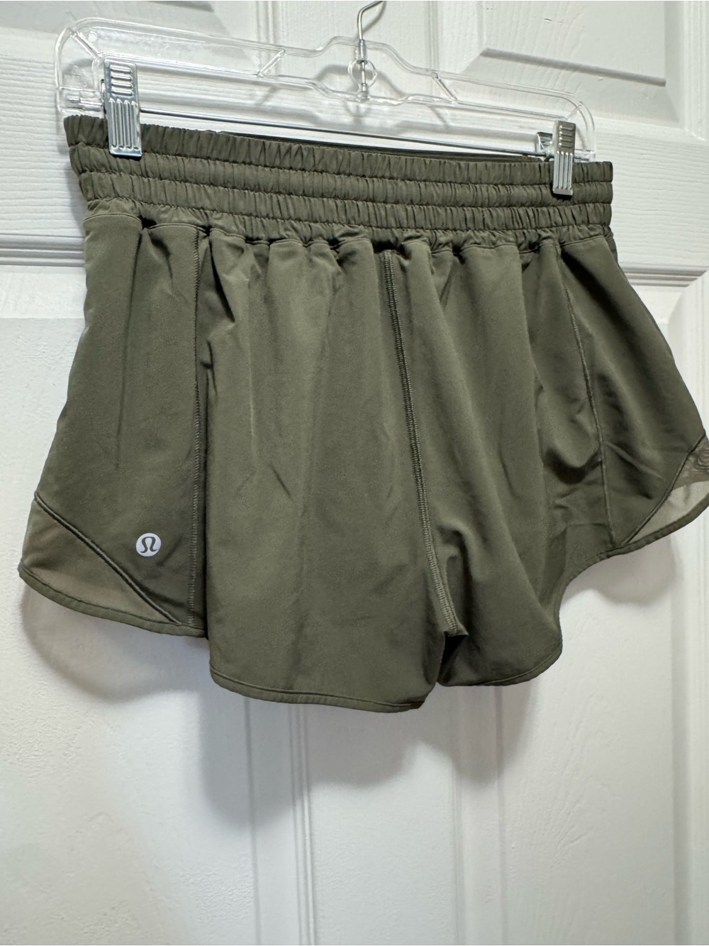 Lululemon Hotty Hot High-Rise Lined Short 2.5" in Sage Size 8 - Picture 9 of 13
